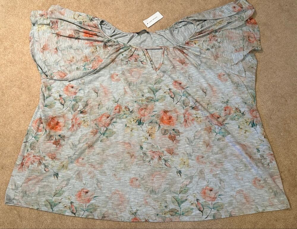 NWT Lane Bryant Floral Keyhole Neck Flutter Sleeve Top Sz 26/28 Grey Pink